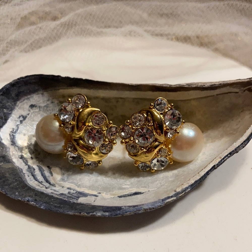COPY - Monet Vintage pearl and rhinestone post earrings in gold tone